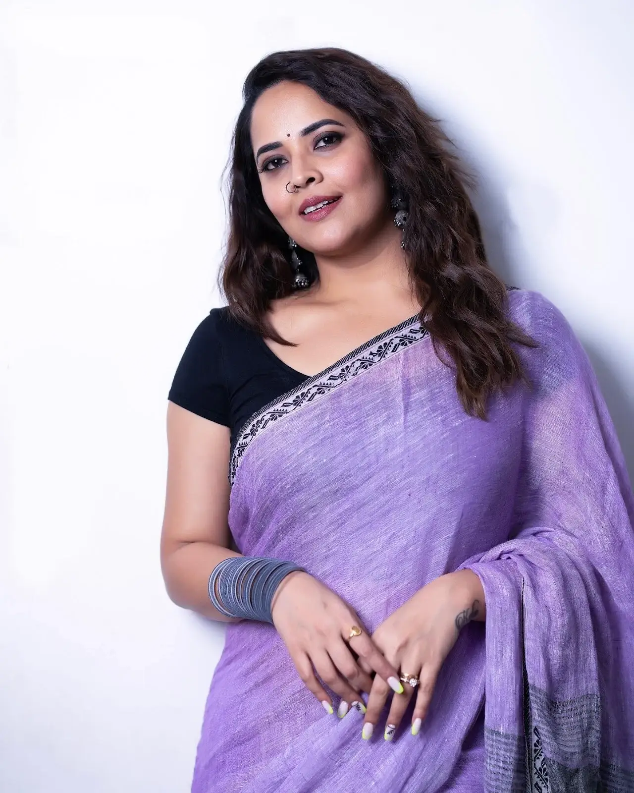 ANASUYA BHARADWAJ IMAGES IN TRADITIONAL VIOLET SAREE 7